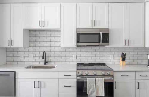 Edgehill Apartment | Landing | Amazing 1BD, Courtyard, Gym