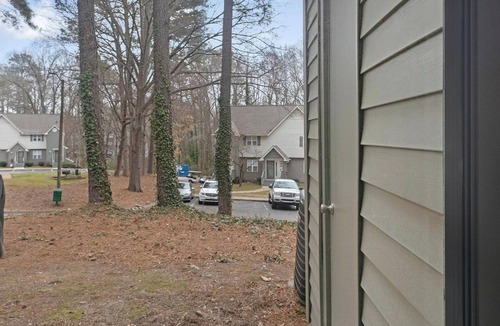 Crabtree Apartment | Landing | Chic 2BD, Tennis Court, Gym