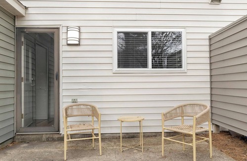 Crabtree Apartment | Landing | Chic 2BD, Tennis Court, Gym