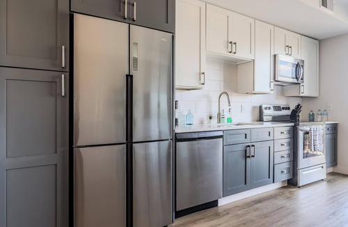 Ithaca Apartment | Landing | Spectacular Studio, Gym