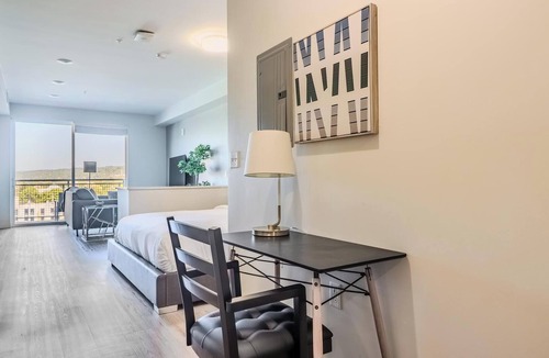 Ithaca Apartment | Landing | Spectacular Studio, Gym