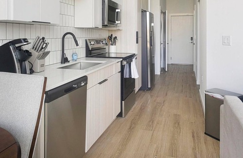 Chapel Hill Apartment | Landing | Spectacular Studio, Gym, Courtyard