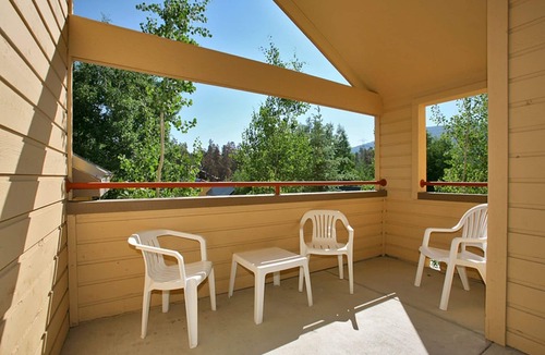 Summit Cove Condo | Large Ski Condo Sleeps 8. Free WiFi. Fireplace. Hot Tub. Pool. Minutes to Slopes