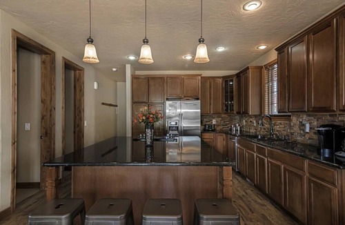 Fraser House | Large Stunning home, Shuttle, Hot Tub Views & Close!
