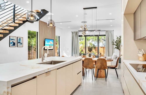 Colee Hammock House | Las Olas Luxury Stay Family-Friendly & HTD Pool