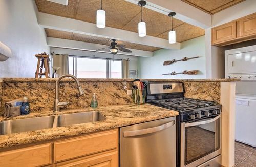 Historic Kailua Village Apartment | Last Minute Discount Pool + Lanai Walk to Town and Dining. AC. Free Parking