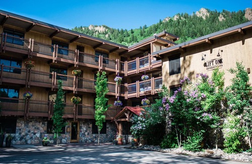 Aspen Condo | Lift One - Gorgeous three bedroom top floor with wraparound balcony