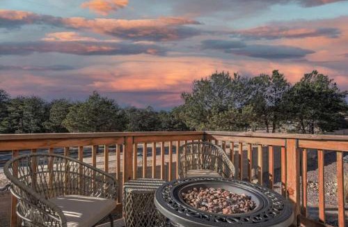 Woodmoor House | Lindenmere Estate! Chic Villa w Game Loft & BBQ