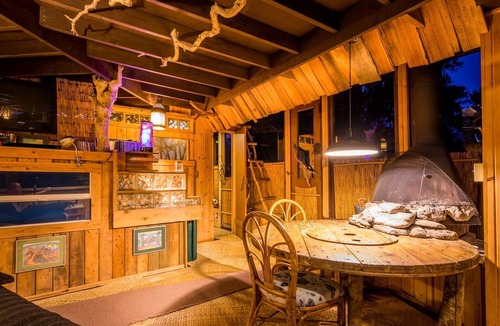 Royal Hawaiian Estates House | Live among the trees In this real-life treehouse!