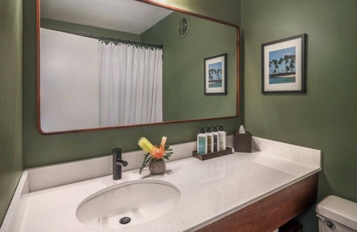 Historic Kailua Village Hotel | Live the Island Life: 2 Modern Rooms, Pool, Bikes, Daily Poolside Yoga