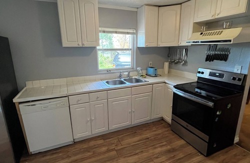 Newtown House | Lovely 2-bedroom house with AC in Sarasota close to beaches