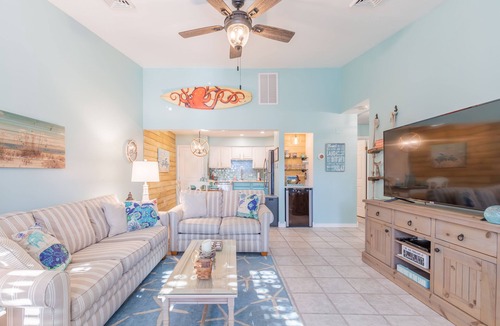 Village Green House | Lovingly renovated Village Green Quad within walking distance to the harbor.