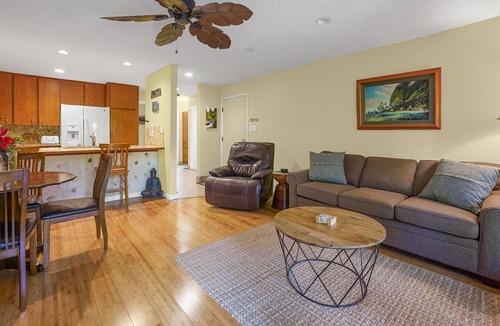Kihei Apartment | LOW RATES! Walk to beach -A/C in all rooms.