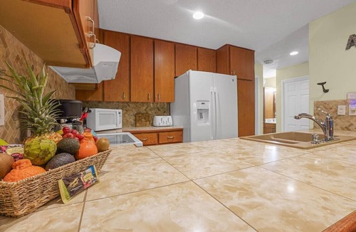 Kihei Apartment | LOW RATES! Walk to beach -A/C in all rooms.