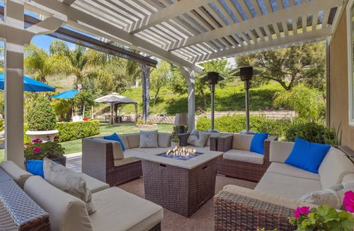Castaic House | Luxurious Pool Resort Style Gated Estate - sleeps 14 - 5 bedrooms 4.5 bath
