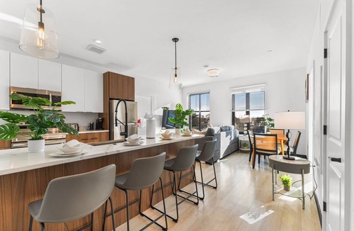 Everett Apartment | Luxury 2bd/2ba in Everett q6oz
