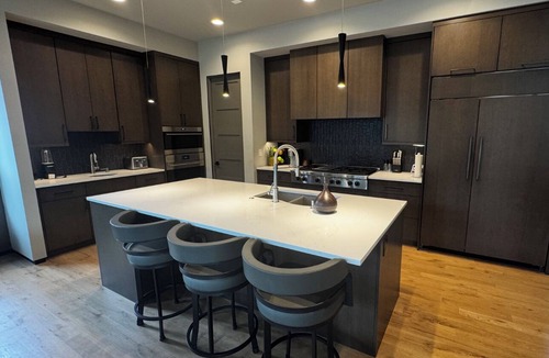Monument House | Luxury 6BR Mountain Retreat | Sleeps 20 | Theater, Hot Tub & Fire Pit Spacious 4,500 sq ft home perfect for large groups, weddings & retreats near the Air Force Academy. Enjoy a private acre, entertainment basement, outdoor living, peaceful Mtn