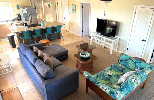Historic Lahaina Front Street House | Luxury Baby Beach Retreat Private Pool 1 Min Walk to Beach Sleeps 8