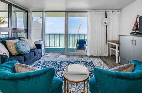 Punaluu Condo | Luxury Beachfront Condo with View