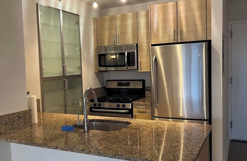 Midtown Apartment | Luxury High-Rise with Panoramic NYC Views