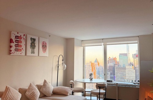 Midtown Apartment | Luxury High-Rise with Panoramic NYC Views