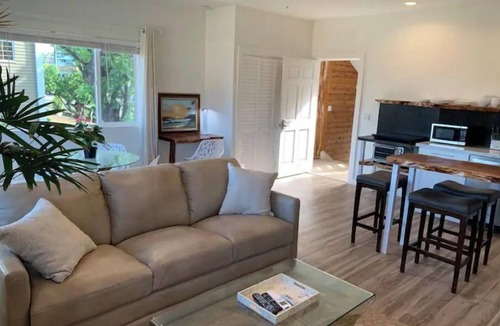 Historic Kailua Village Apartment | Luxury Modern 2Bdrm in PARADISE/AC/5 STAR LOCATION/WALK 2 BEACH
