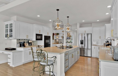 Mountain Shadows House | Luxury Retreat | Secluded 1+ Acre Estate | Hot Tub | Game Room