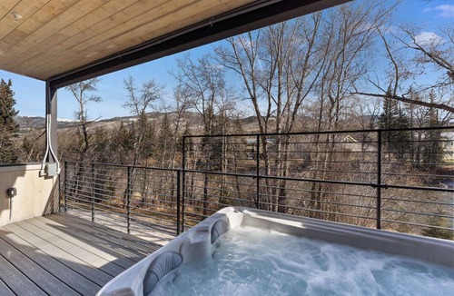 Willow Grove Condo | Luxury retreat: hot tub, steam shower, 2-bed 2-bath on the Blue River.