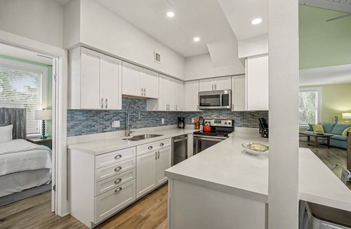 Truman Annex Condo | Luxury Truman Annex Condo I 3BDR I Pool & Parking I Walk to Duval & Beach