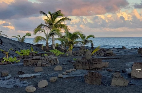 Kalapana Bed & Breakfast | Ma'ukele Lodge
