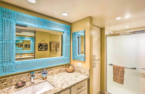 Makaha Condo | Makaha Studio w/Mtn & Ocean Views - 1 Mi to Beach!