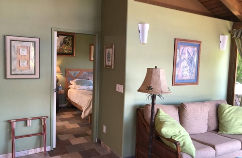 Kihei Bed & Breakfast | Make Maui Your Home for Months! 1 bedroom 1 bath cottage 1/2 mile walk the beach