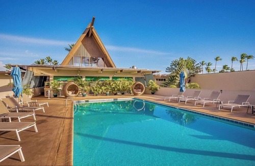 Kahului Hotel | Make Your Trip More Enjoyable! 4 Relaxing Units, Outdoor Pool, Oceanfront!