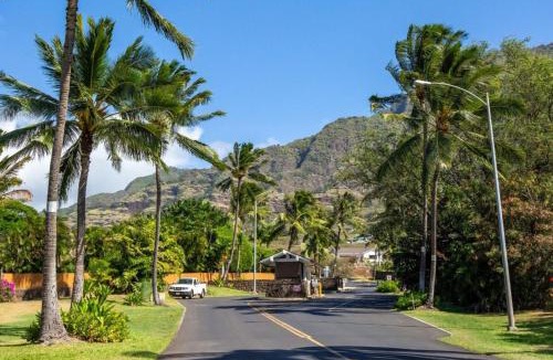 Makaha Valley House | #Marbella Lane - Blissful Mountain-View Studio in Makaha