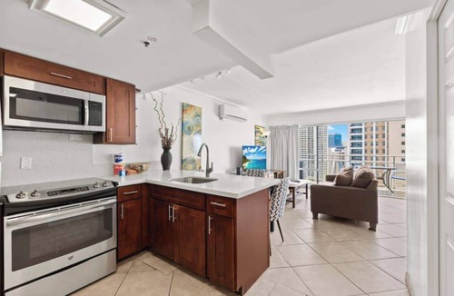 Waikiki Apartment | @ Marbella Lane Scenic Ocean & Lagoonview Studio