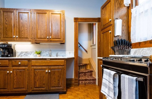 Cascade Cabin | Martindale Manor | Historic Mountain Retreat w/Hot Tub & Game Room