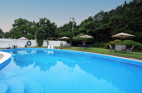 Aston House | Marvelous 4-bedroom house with AC in Village Green