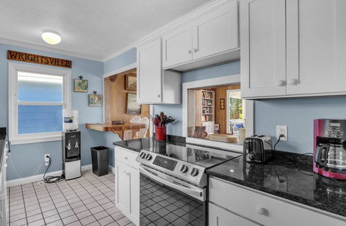 South End House | Mason Cottage. A 5 bedroom, Classic, Ocean Front Beach House
