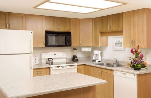 Kihei Condo | Maui Banyan - 1BR Partial Ocean View - No Cleaning Fee/Full Kitchen