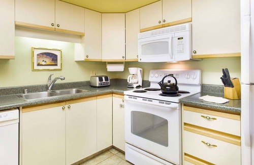 Kihei Condo | Maui Banyan - 1BR Partial Ocean View - No Cleaning Fee/Full Kitchen