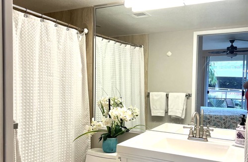 Kihei Condo | Maui is calling! Sand in your toes, warm ocean breezes.