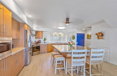 Historic Lahaina Front Street House | Maui Oceanfront 3 Bedroom Townhome Sleeps 8