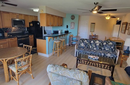 Kihei Condo | Maui Sunset B401 ~ 2 BR, 2 BA w/full kitchen, W/D and partial ocean views.