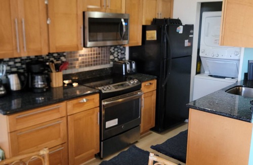 Kihei Condo | Maui Sunset B401 ~ 2 BR, 2 BA w/full kitchen, W/D and partial ocean views.