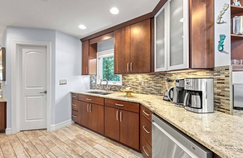 Saint Armands Key House | Mermaids Oasis | Private Pool, Hot Tub, & 5 Minute Walk to St. Armands Circle & Lido Key Beach!