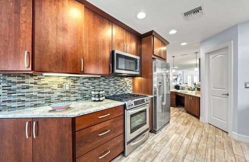 Saint Armands Key House | Mermaids Oasis | Private Pool, Hot Tub, & 5 Minute Walk to St. Armands Circle & Lido Key Beach!