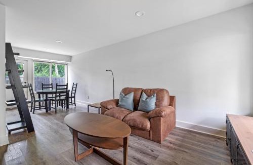 Ponderosa - Wingate Apartment | Modern 2BR Big City Feel | Pets+, Parking+