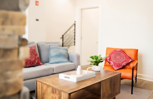 Kensington Apartment | Modern 2BR2BA Sleeps 4 WD Fast WiFiWorkspace