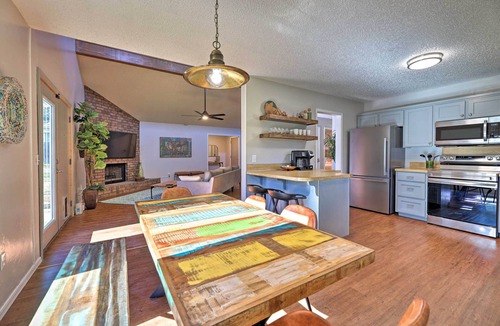 Fayetteville House | Modern Fayetteville Home < 1 Mi to U of A!