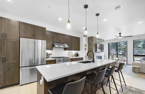 Silverthorne House | Modern Townhome, Amazing views from the Rooftop Hot tub 541